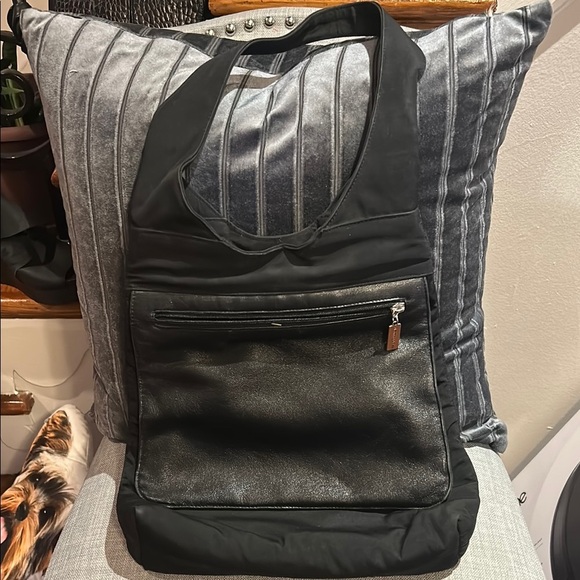 Bloomingdale’s Black Shoulder Bag - Picture 1 of 5